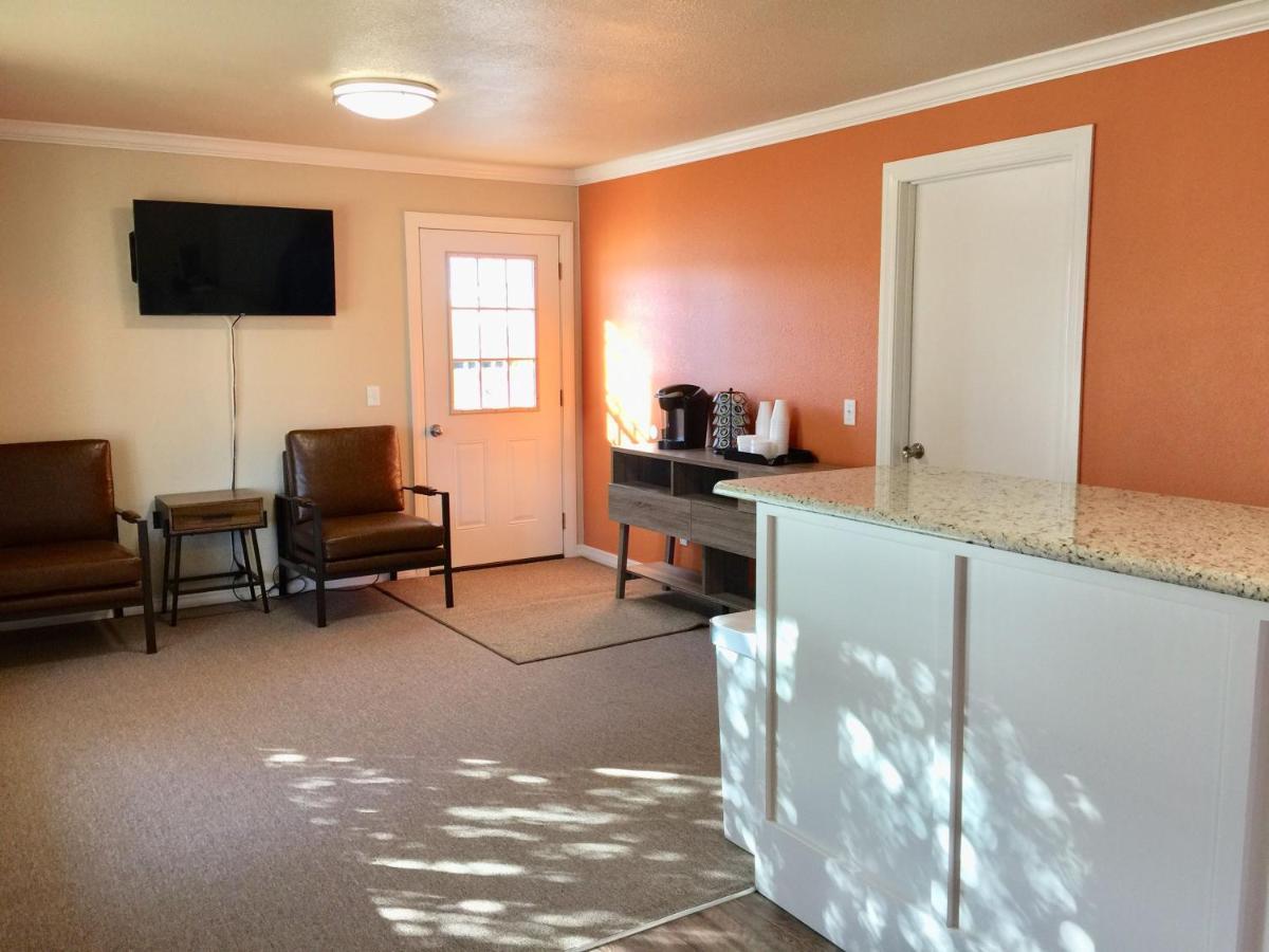 Downtown Motel Woodward Екстериор снимка
